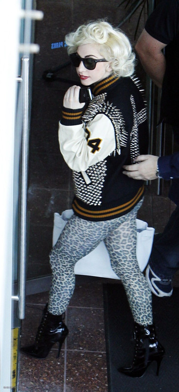 3-24-10-Arriving-at-Rod-Laver-Arena-in-M