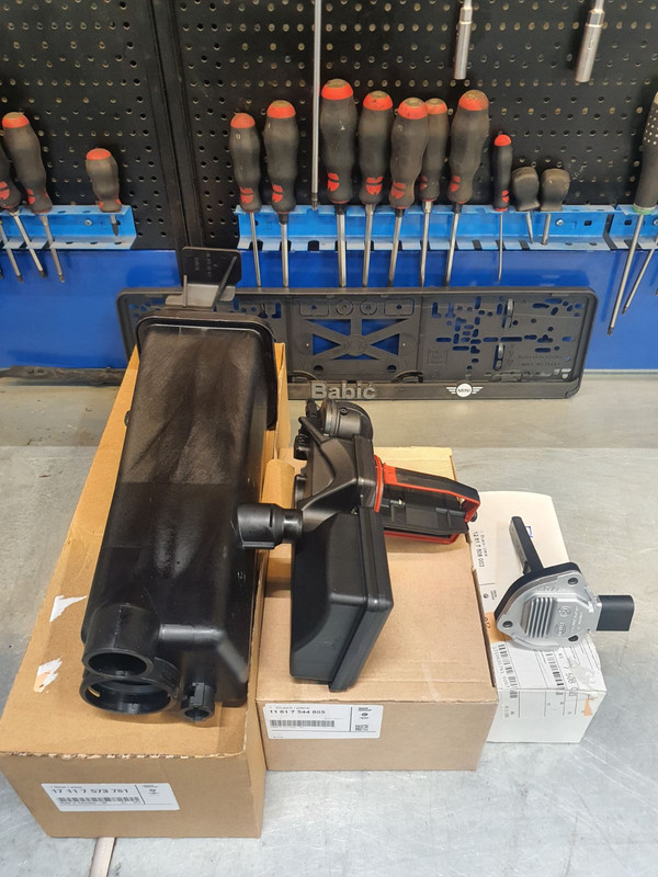 A6F57483-D4B3-4D69-8CB8-32A90D674903