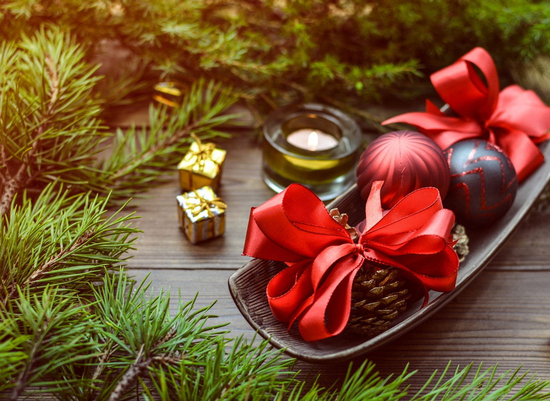 Redchritmasbaubles.jpg