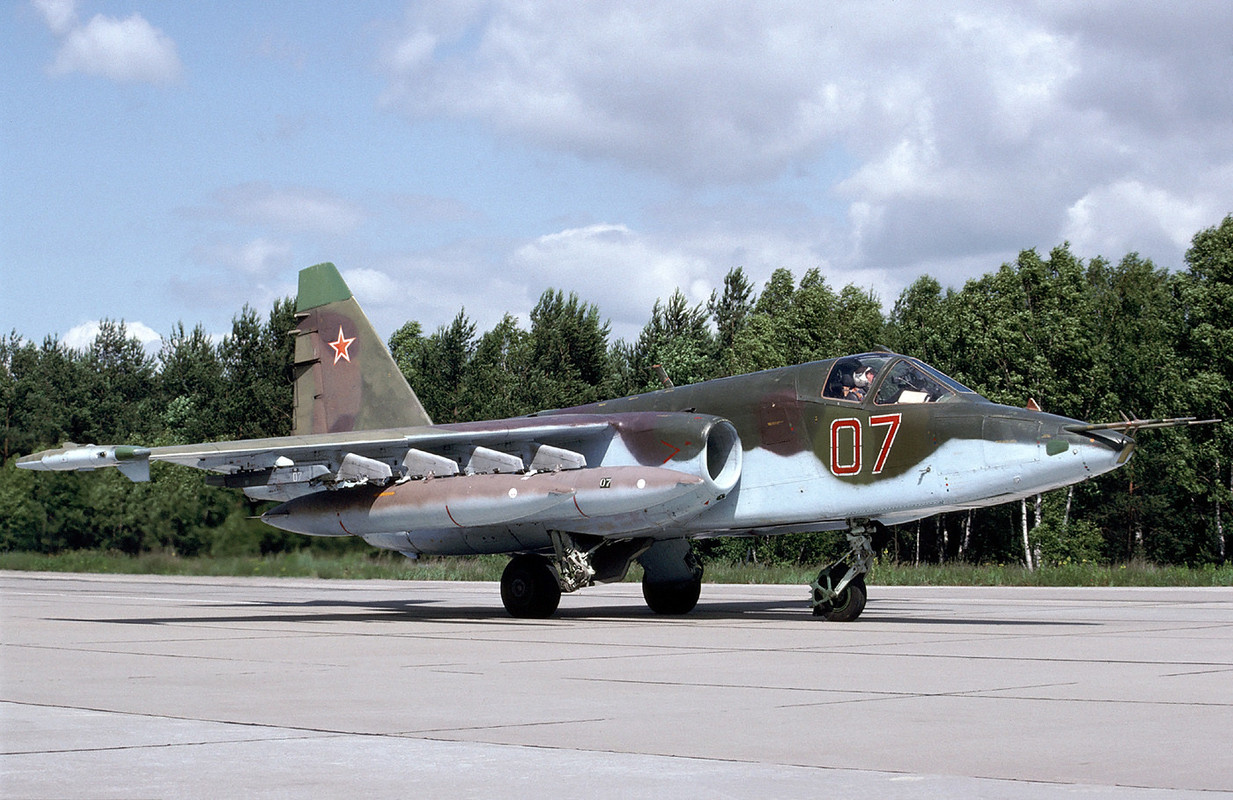368 ShAP Su-25BM 07 RED (cn 25508110519) Demmin
