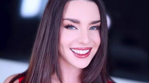 AmateurAllure – Maddie Wren – Sweet Nurse Maddie Wren Meets the Amateur Allure Couch