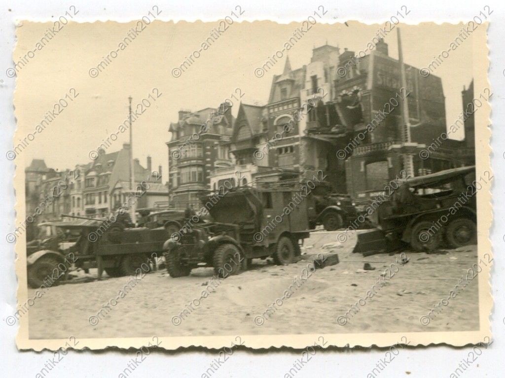 Foto, Wehrmacht, Blick auf zerstörte feindliche 