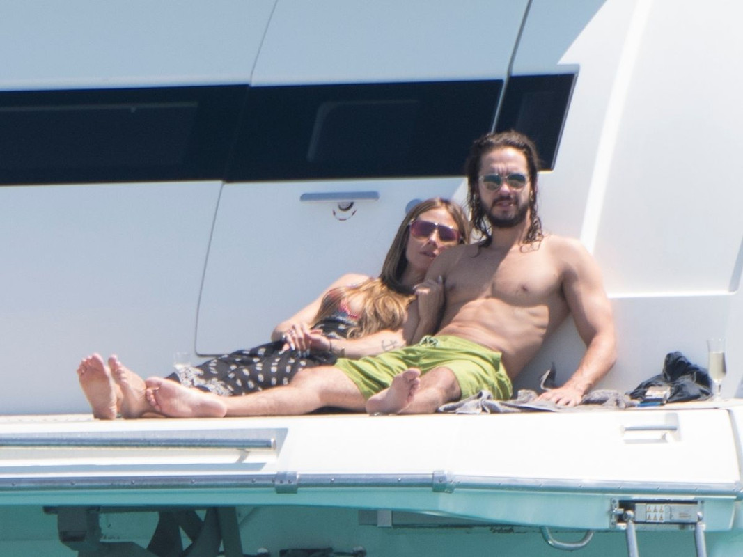 heidi-klum-in-bikini-at-a-yacht-in-cannes-05-19-2018-2