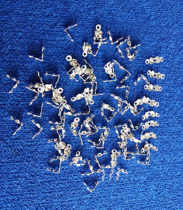 Herrajes para bisutería, Tapanudos de abalorios o cubierta de nudo