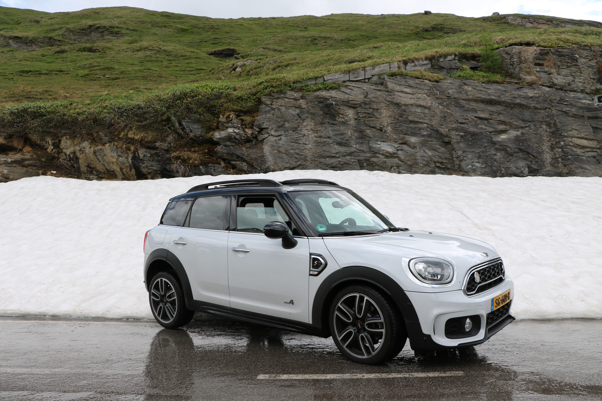 3B5206DB-4D1A-4A88-8362-4BA2BEA2EE52