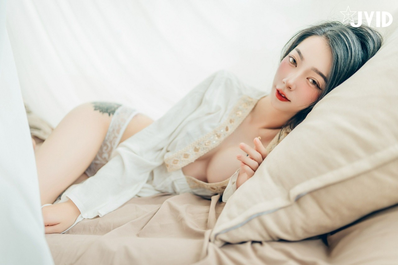 jvid 飄 飄《女神比基尼》美女写真，躺在浴缸场景，尽显性感姿态插图8