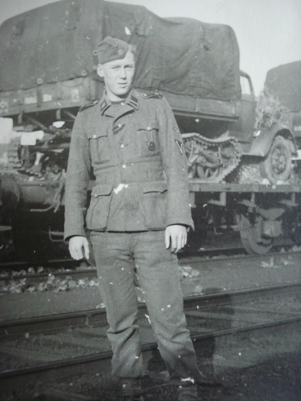 Soldat LAH Kennung 1.Panzer-Div. Schulterstücke