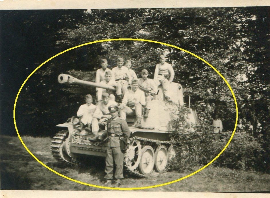 Foto WW II Panzer Jäger im Wald