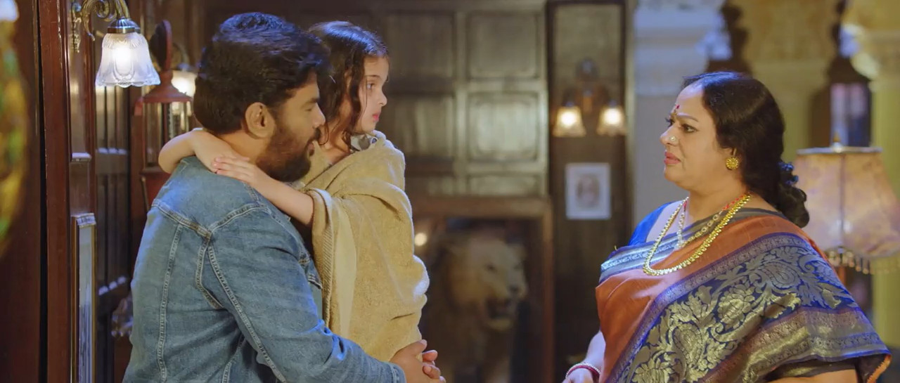 Aranmanai 3 2021 WebRip [Hindi + Tamil] 480p, 720p ESub Screenshot