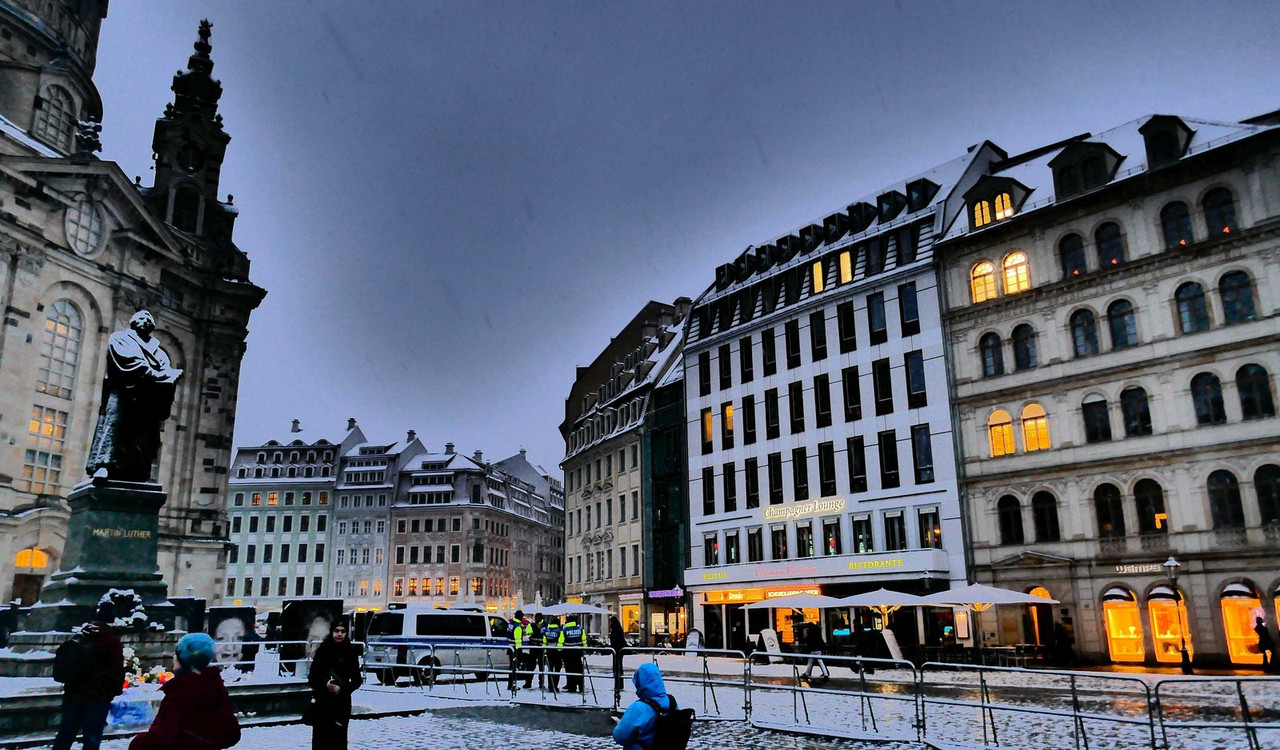 Bild: https://i.postimg.cc/xC2zr7dN/P1260258.jpg