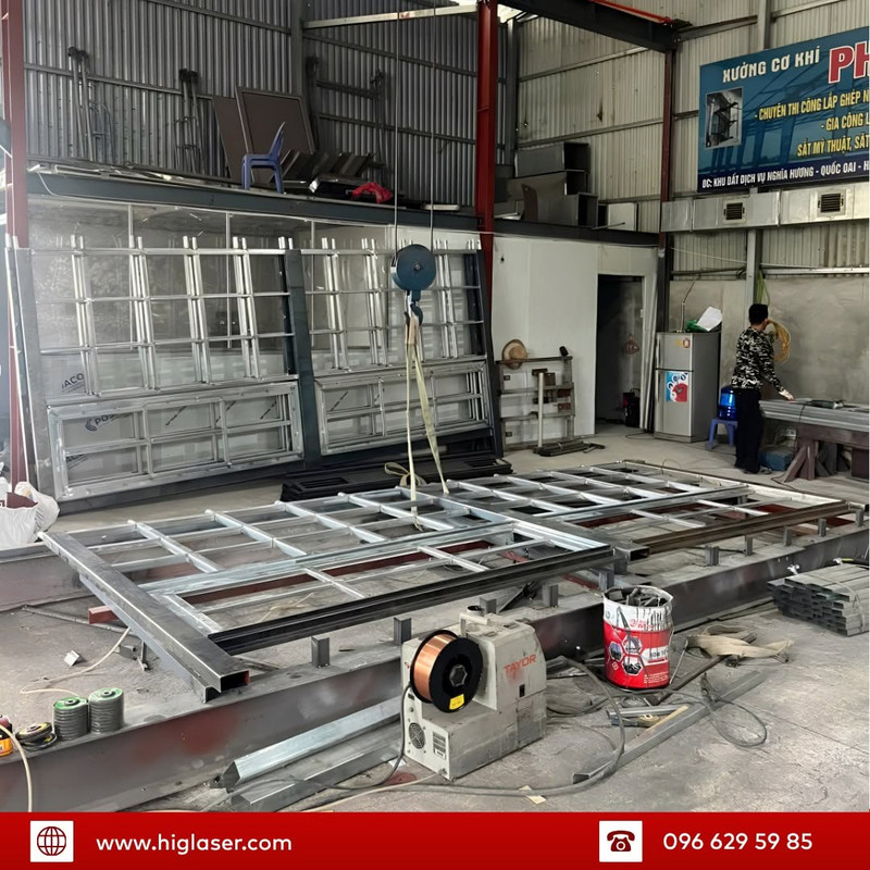 Gia công khung cửa sắt / Khung vách nhôm kính (Khung sắt định hình)
