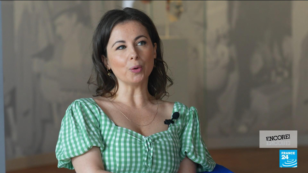Jeff Koons on juxtaposing the ordinary with the opulent • FRANCE 24 English.mp4_snapshot_05.32_[2021
