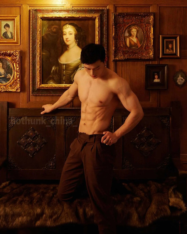 Photo shared by Chinese hunks 全球華男 on July 22, 2023 tagging @qing_chuan_, and @hothunk_china_.