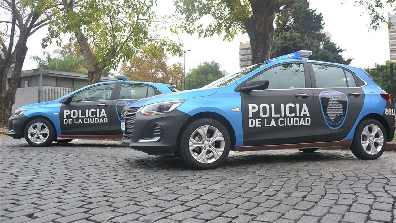 Sujeto intenta robar a policía con pistola falsa y termina asesinado
