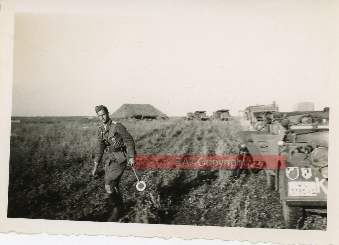 Russland Artillerie Flak PKW Kübelwagen Auto Wappen Kennzeichen Foto
