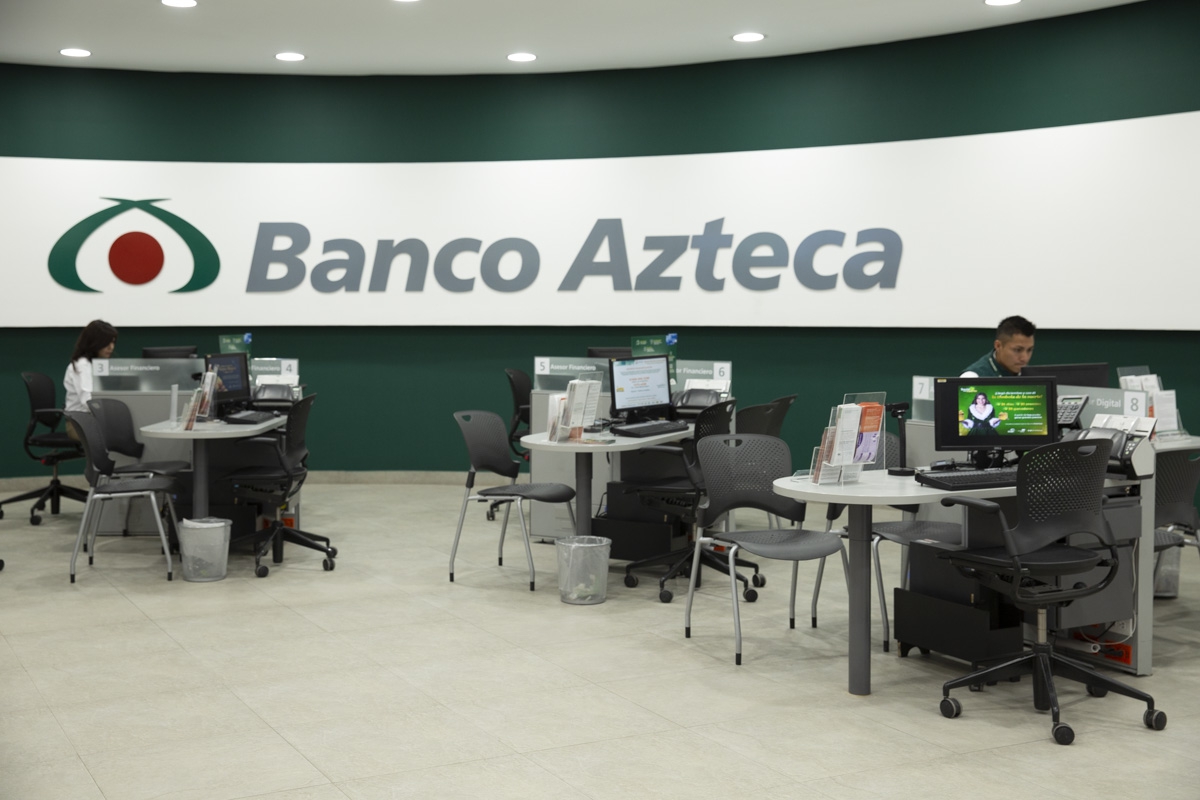 Cobrador de Banco Azteca se viraliza en TikTok por su atractivo cuerpo