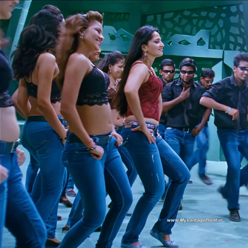 57-Anushka-Shetty-Hot-in-Singam-2-in-Kannukkulle-Song