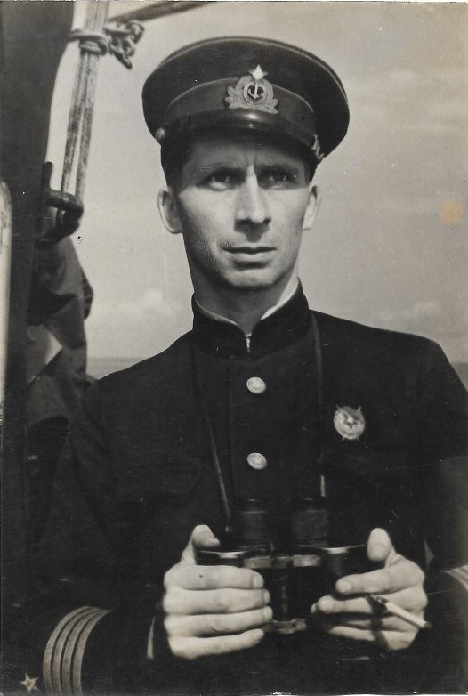 Кузьмин Г.Ю. командир 3-го ДПЛ капитан 3 ранга  .