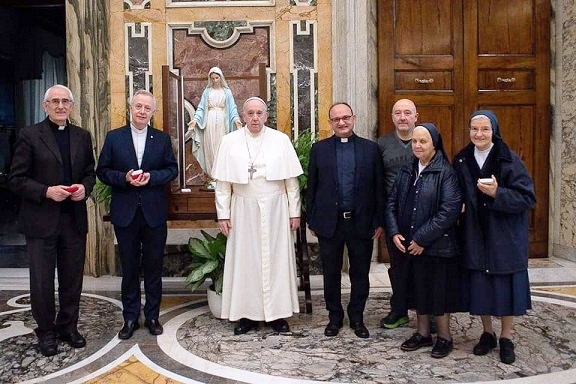 Un giro d’Italia mariano dans Apparizioni mariane e santuari Papa-e-Madonna-Rue-du-Bac