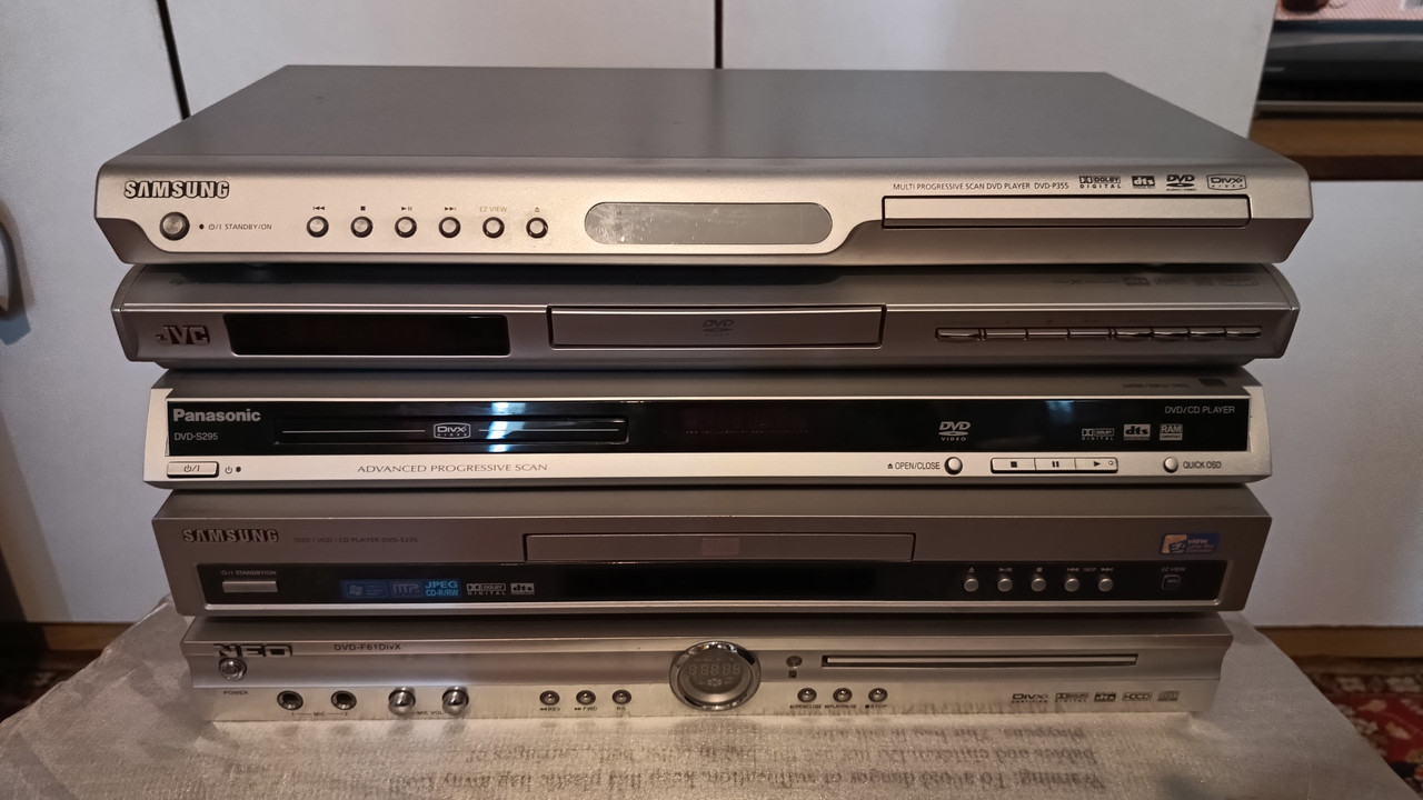 Many-DVD-Players.jpg