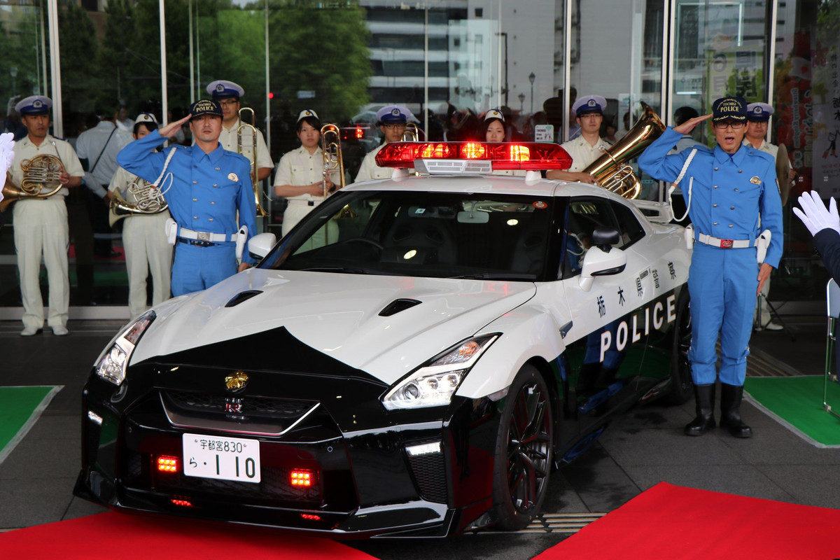 Nissan GT-R Police  (1)