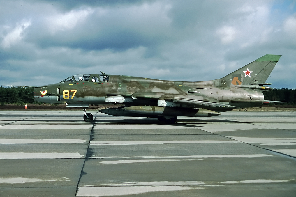 20 GvAPIB Su-17UM3 87 yellow_17532361920  (2)