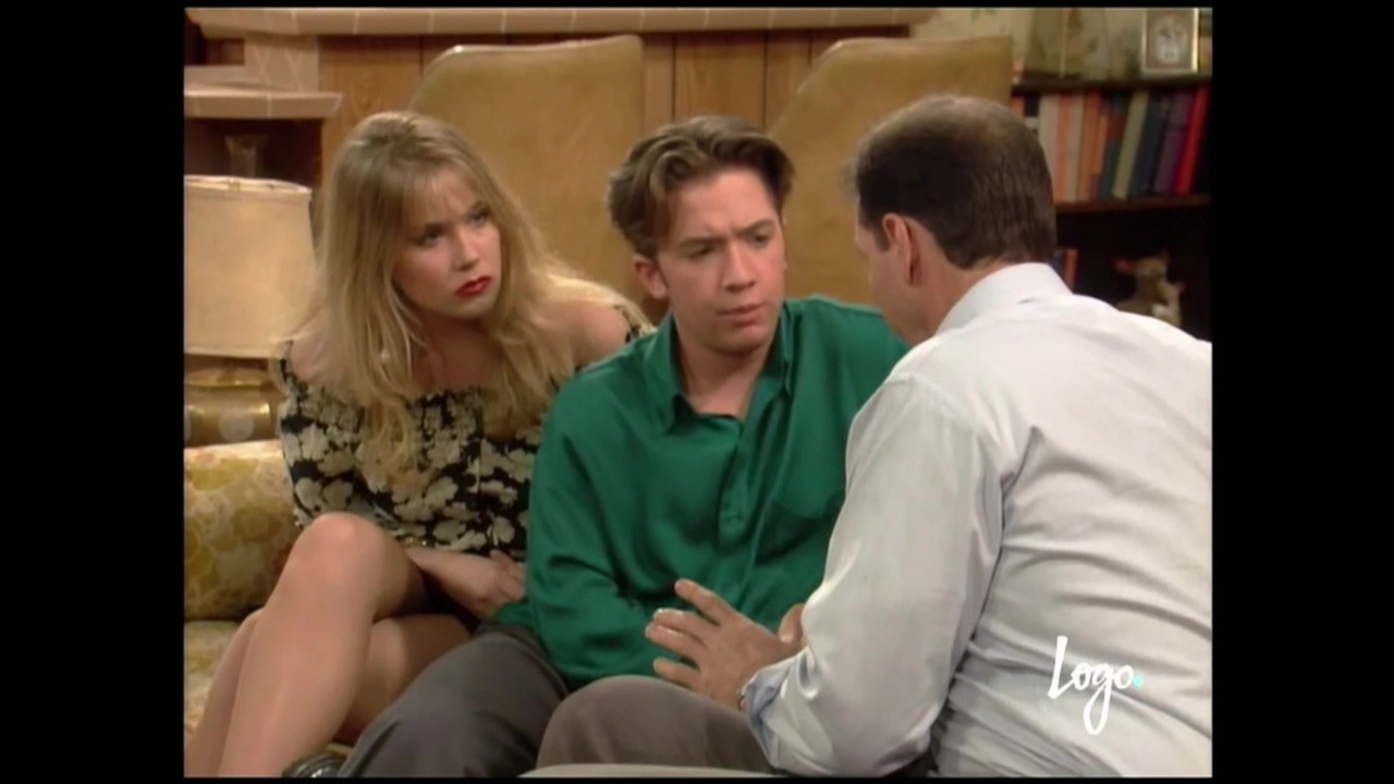 christina-applegate-kelly-bundy-captures-7