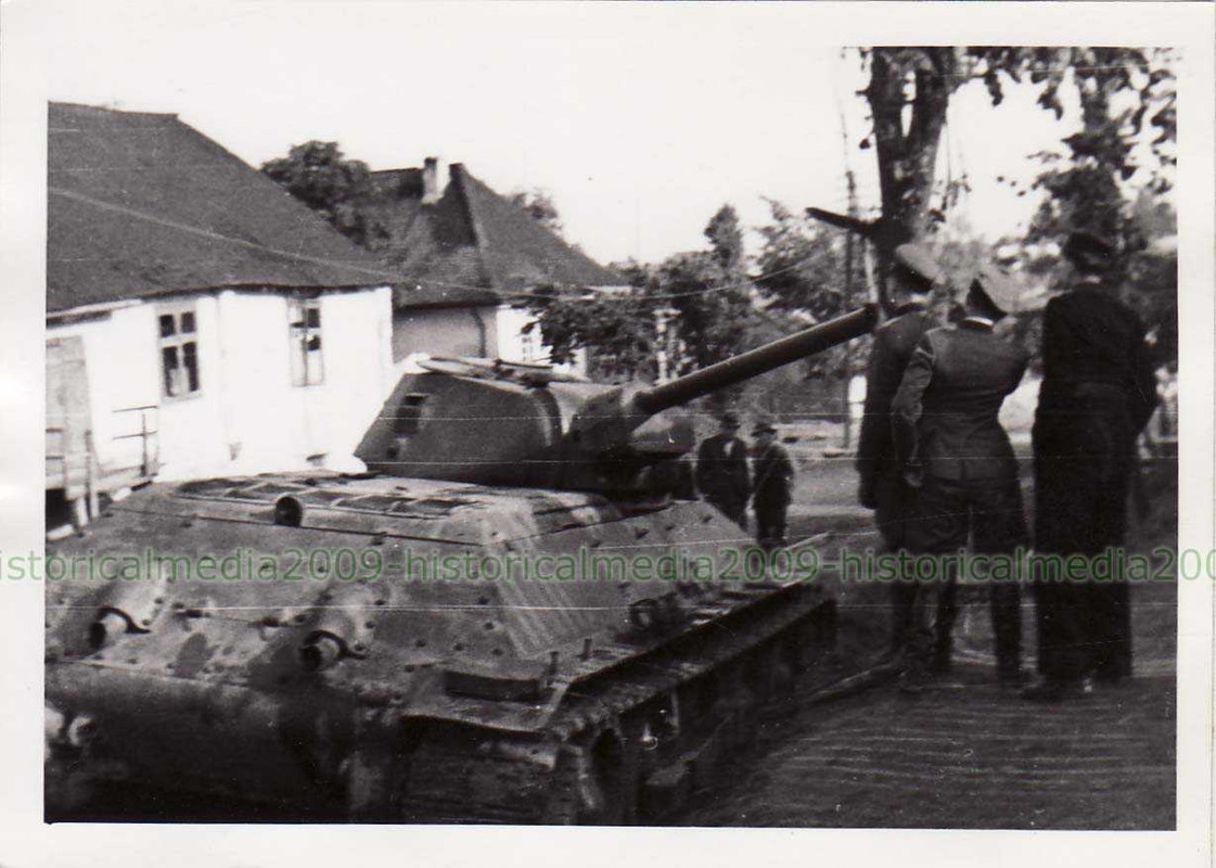 1903. Т-34 8 ТД 4 МК. Подбит в г. Магеров. 25 июня 1941 г.