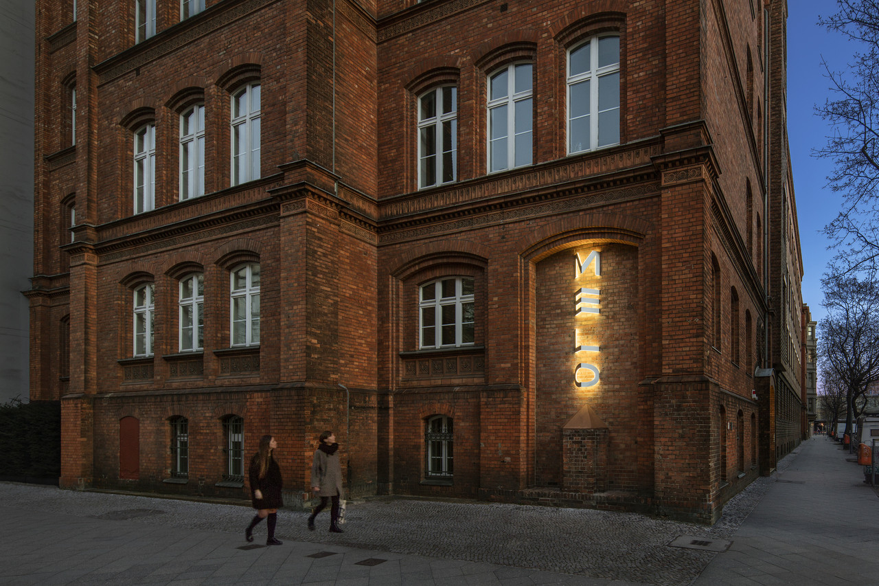 Lichtkunstinstallation MELO von Studio De Schutter mit dynamischer Lichtwirkung
