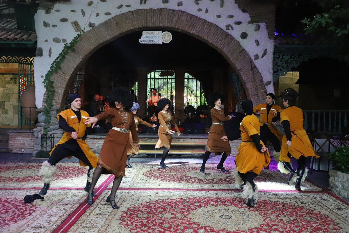 ქუთაისელი მოსწავლეები 'ქართული კუთხეების ფესტივალში' მონაწილეობდნენ