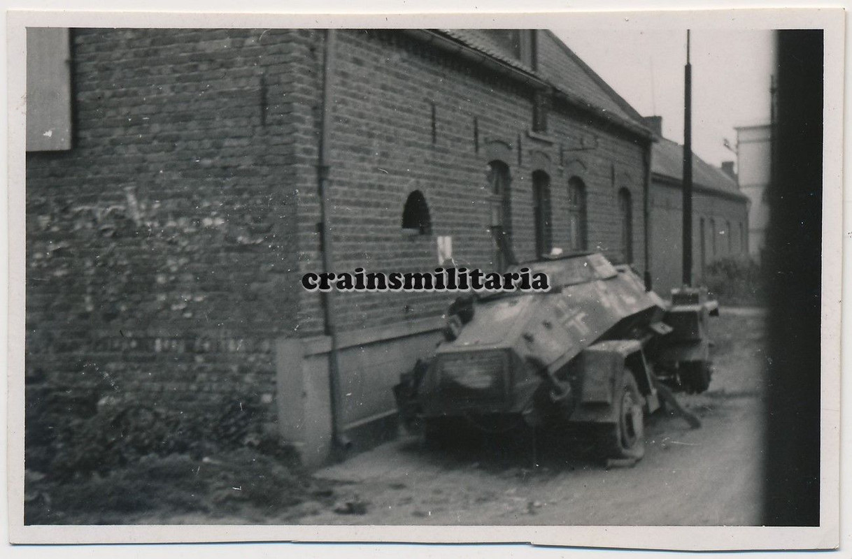 Orig. Foto zerstörte SdKfz 221 Panzerspähwagen in ISBERGUES Fran