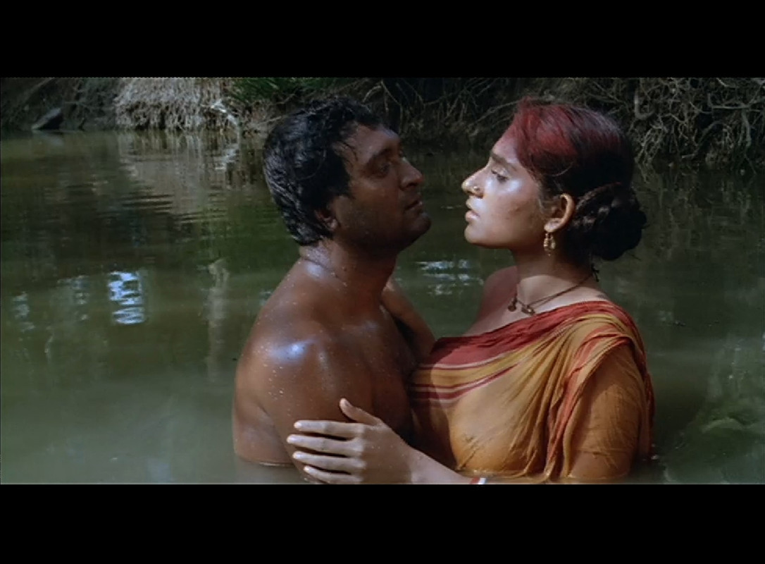 Padma Nadir Majhi Movie Screenshot