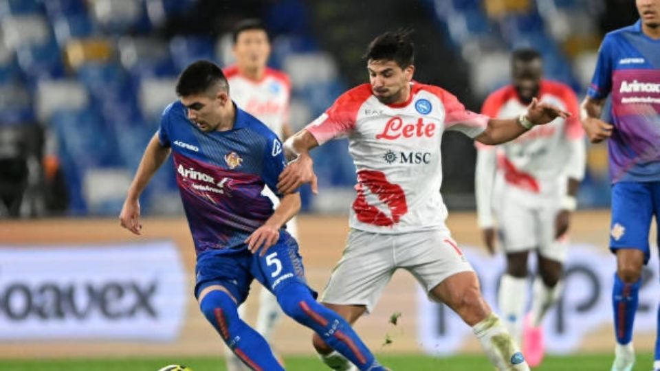 Johan Vásquez se luce en la tanda de penaltis y Cremonese elimina al Napoli