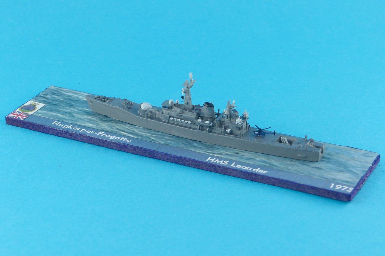 03 Mo MF099 a HMS Leander 1973 3
