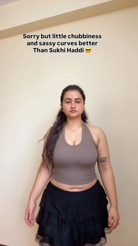 hot delhi girl deep big navel and boobs in grey tshirt mp4 snapshot 00 10 326