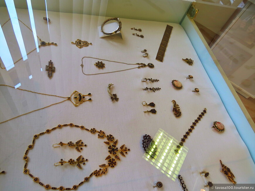 870-653-fixedwidth-1 Чешский гранат: Огненный камень Турнова. Где рождаются легенды 🔥