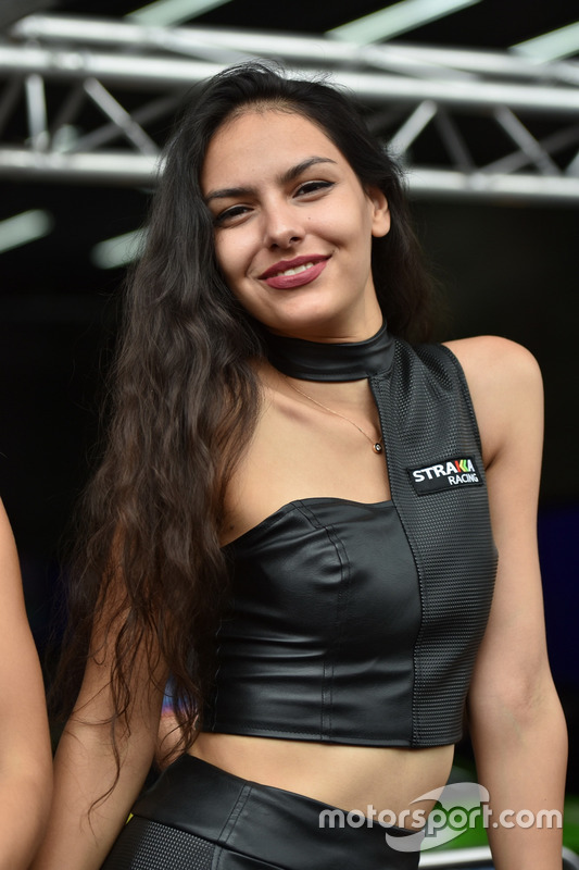 bes-24-hours-of-spa-2018-strakka-girl