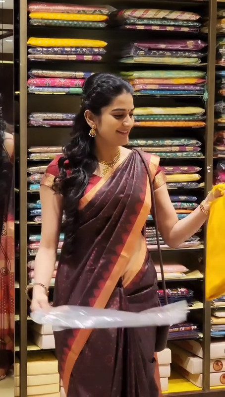 Hot Tamil Girl Sexy Navel Side view in marroon design saree.mp4_snapshot_00.21.076