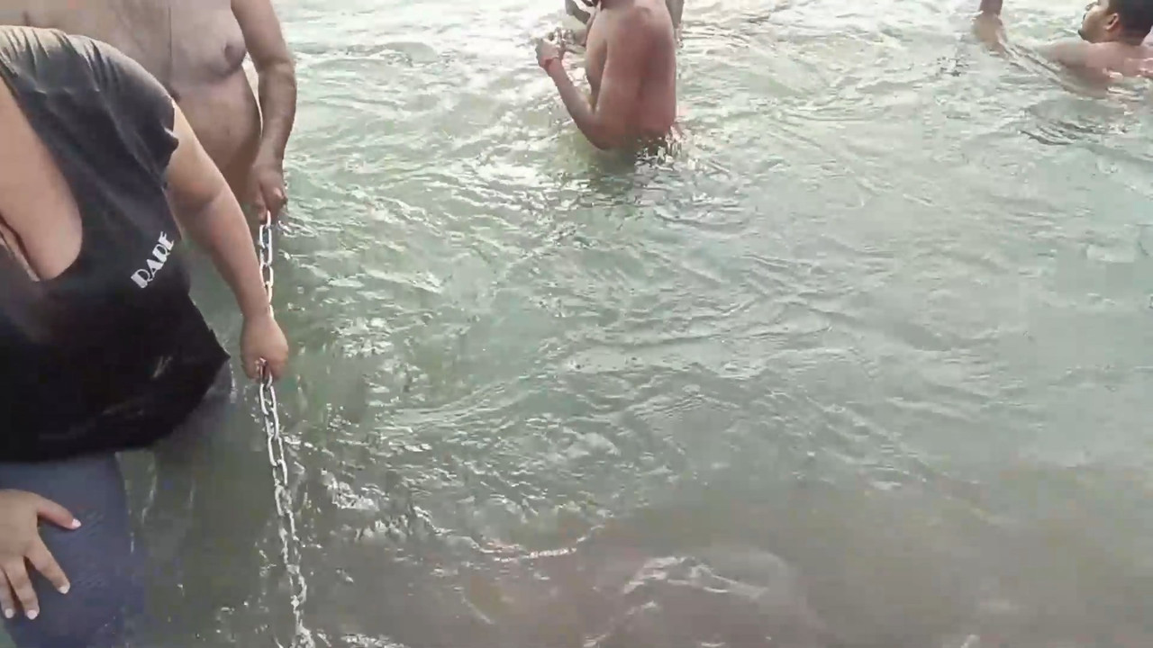 Chubby desi girl huge boobs cleavage in wet black tshirt.mkv_snapshot_03.19.951