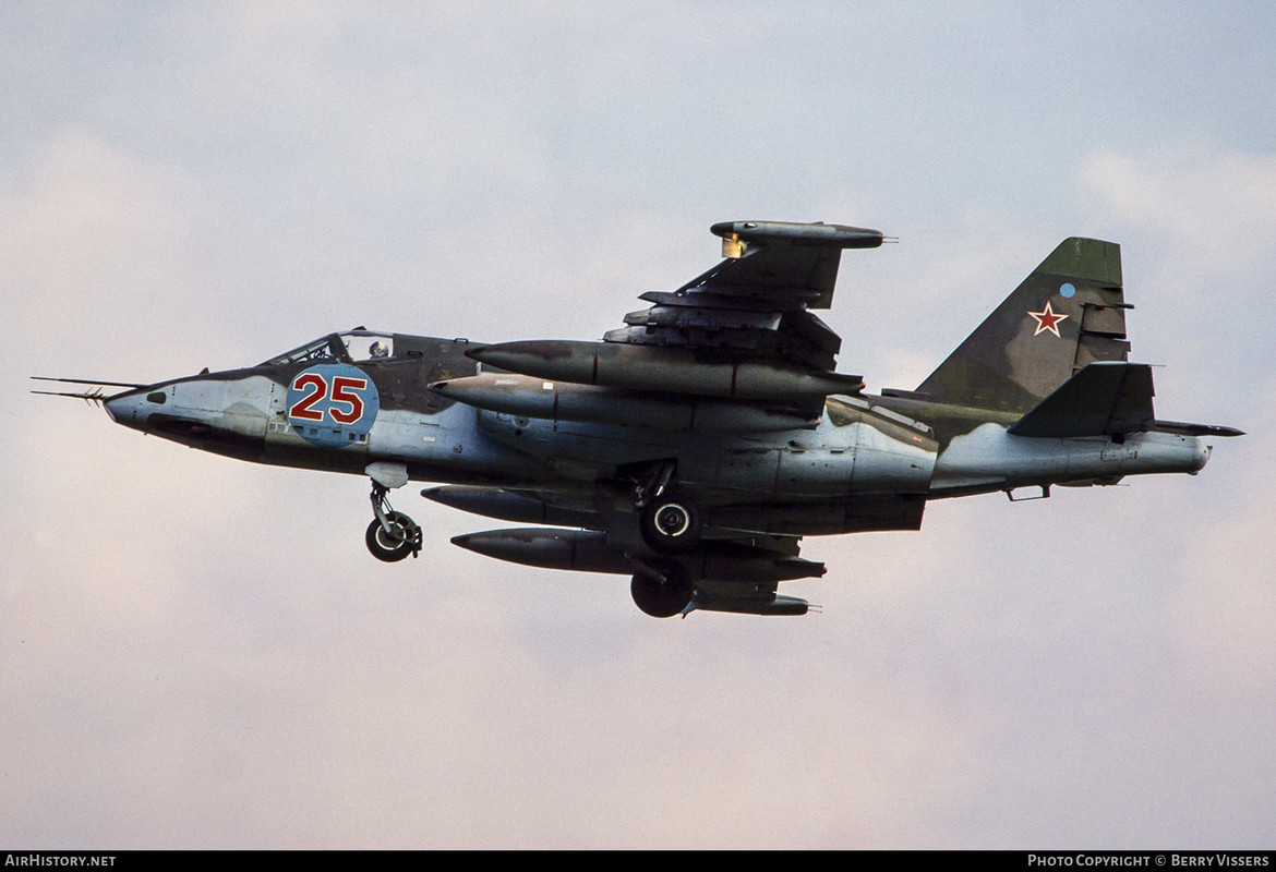 357 OSHAP Su-25 25 Red (cn 25508110181) 13.08.91_Brandis