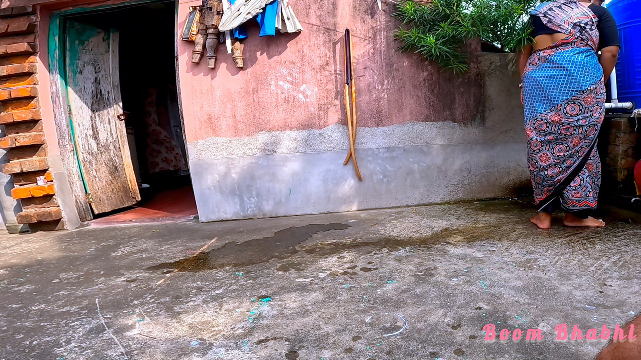 Indian Bhabhi standing Pee.mp4_snapshot_05.04.000