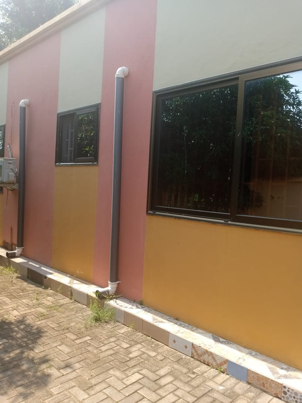 Living area in furnished 1-bedroom apartment Cape Coast with seating