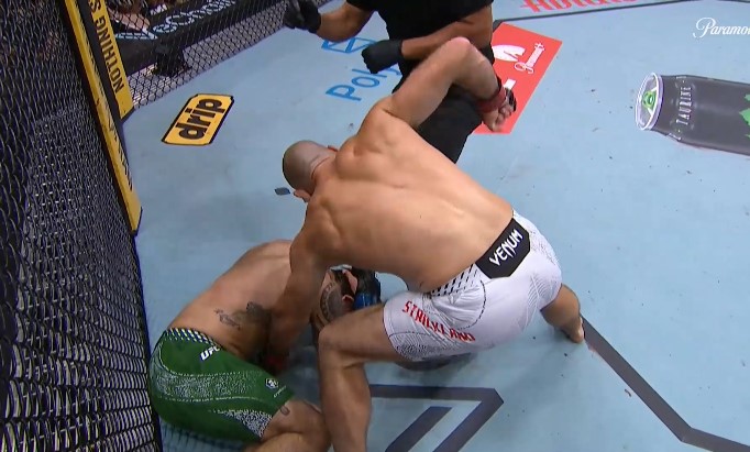 Шон Стрикланд нокаутира Антъни Ернандес в 3-тия рунд