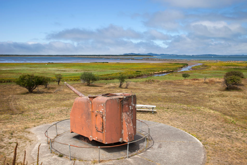 Artillerie cotiere lourde US dans le pacifique Canon-de-la-batterie-Pratt-Fort-Stevens-dans-l-Oregon