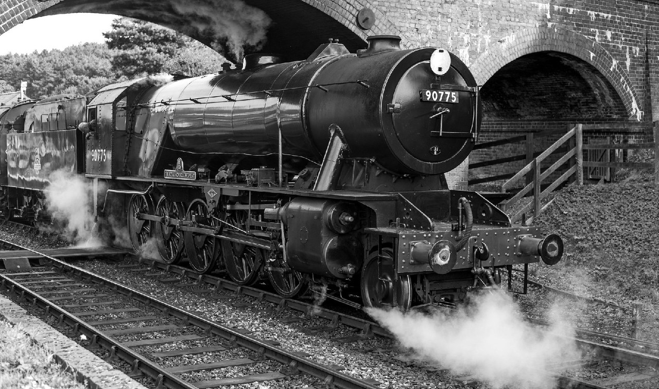 blacknwhitevintagetrain.jpg