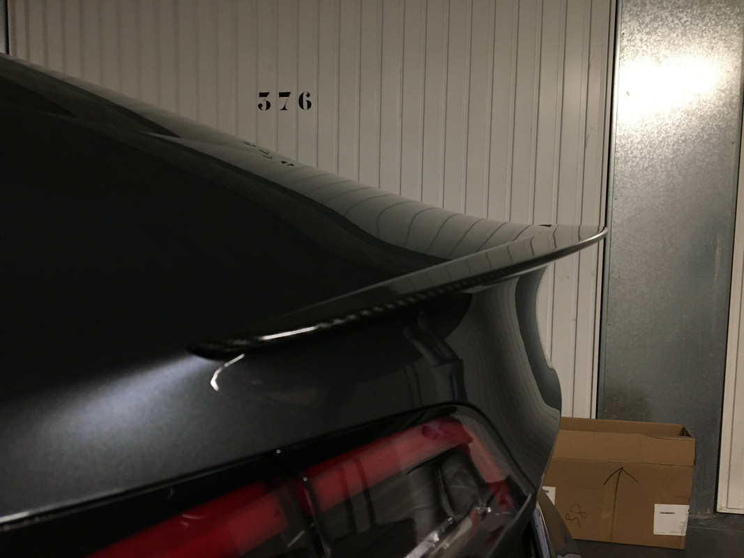 Spoiler Carbon Tesla Model 3-4