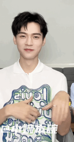 eba42f19ly1hg9f9sc7n9g206w0d8ken.gif