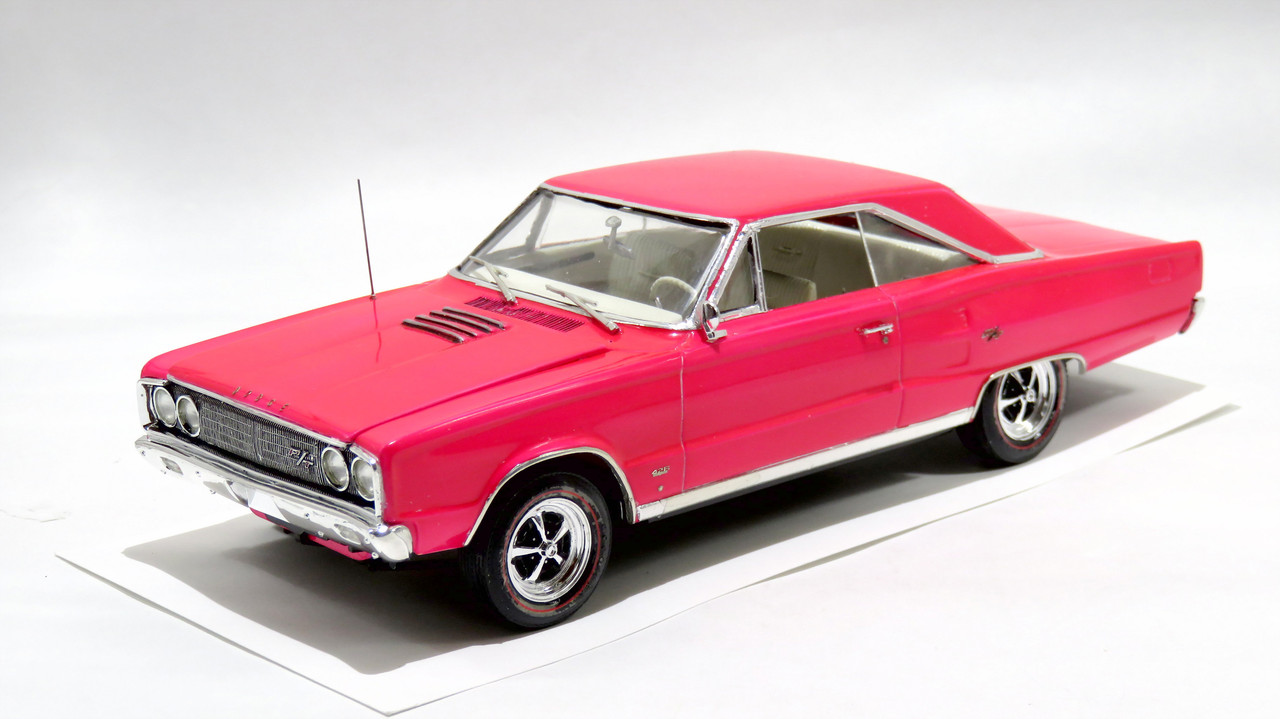 Revell '67 Dodge Coronet IMG-1202