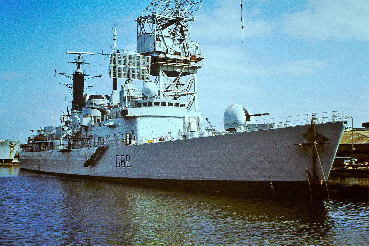HMS Sheffield (D.80) в дни ВМФ в Портсмуте в августе 1980