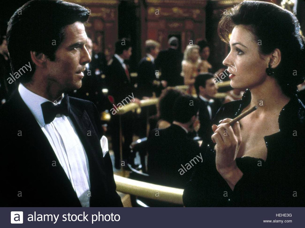pierce-brosnan-famke-janssen-james-bond-goldeneye-1995-HEHE3G